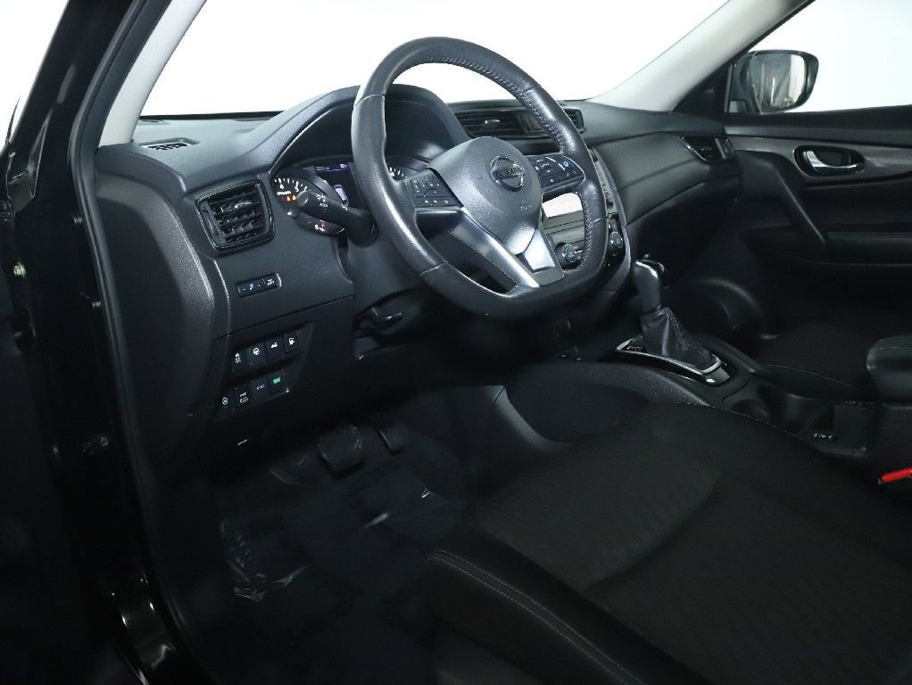 Used 2019 Nissan Rogue SV w/ Premium Package image 18
