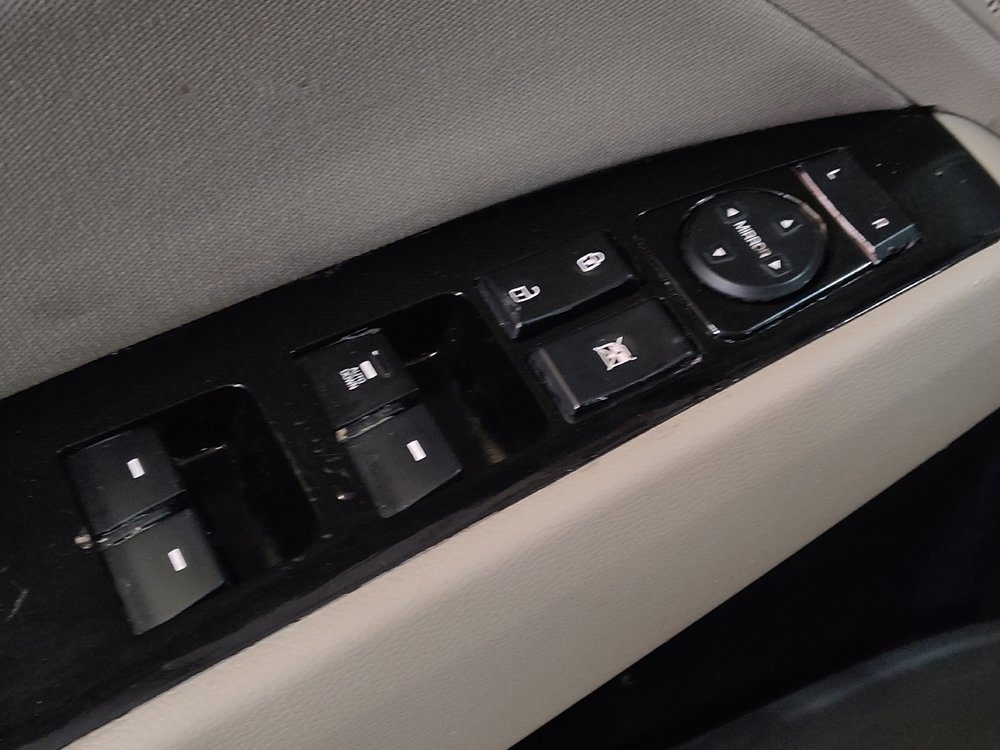 Used 2017 Hyundai Elantra SE image 27