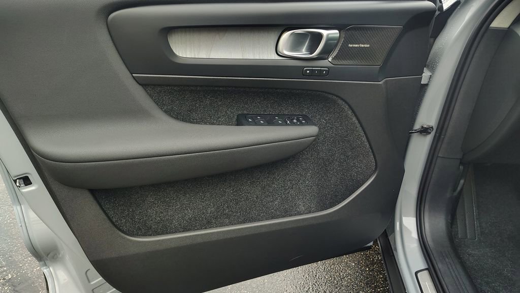 New 2026 Volvo XC40 B5 Plus w/ Climate Package image 8