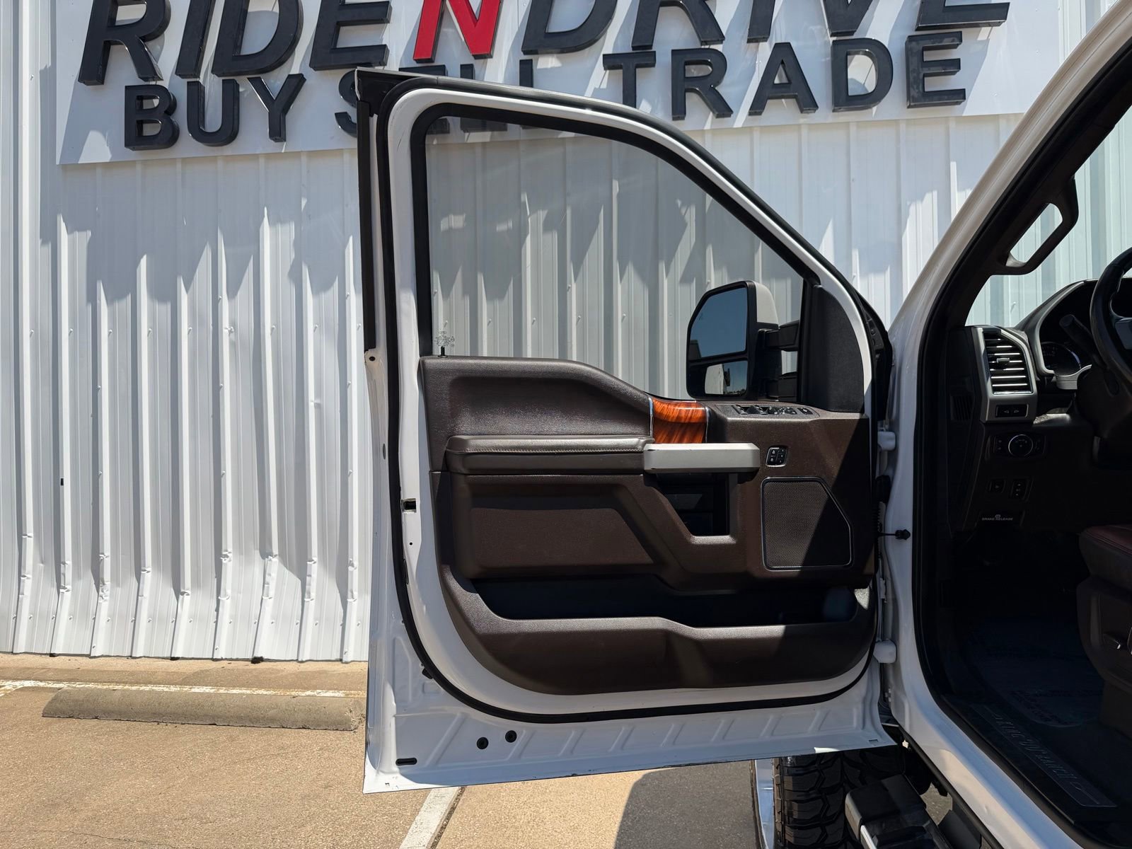 Used 2019 Ford F250 King Ranch w/ King Ranch Ultimate Package AWD/4WD image 8
