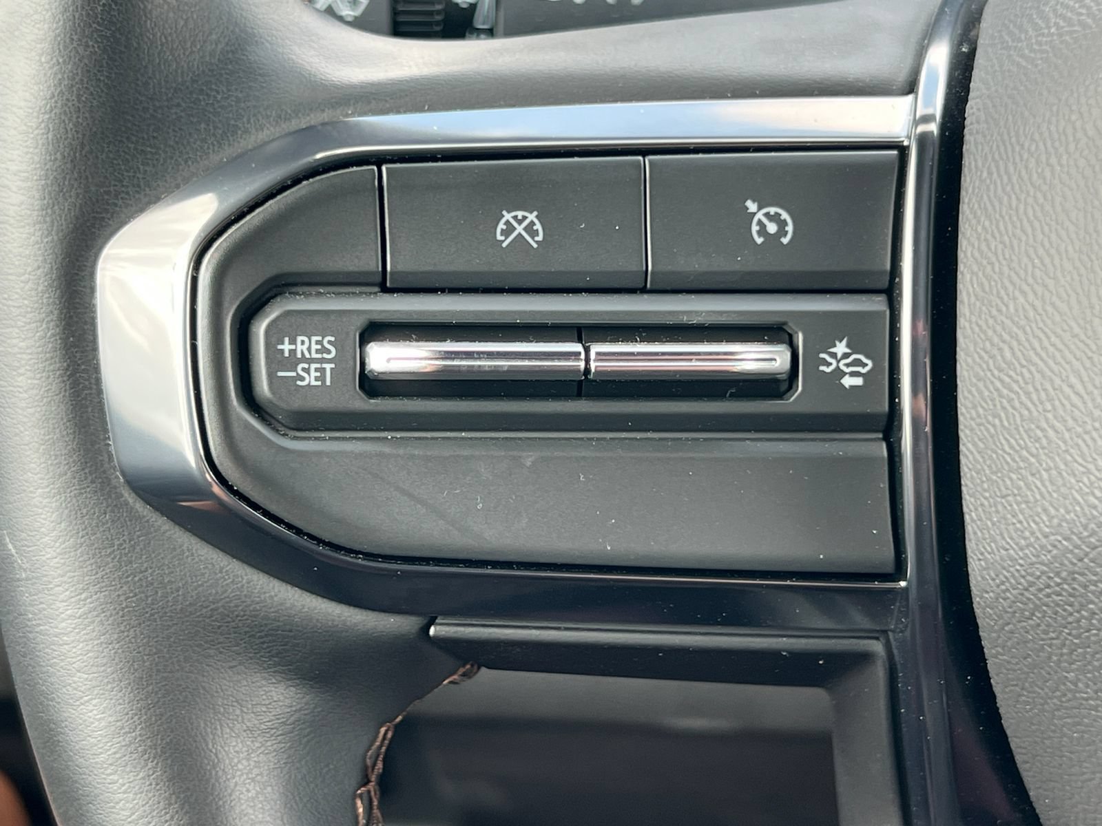 Certified 2024 GMC Canyon AT4 w/ AT4 Premium Package AWD/4WD image 27
