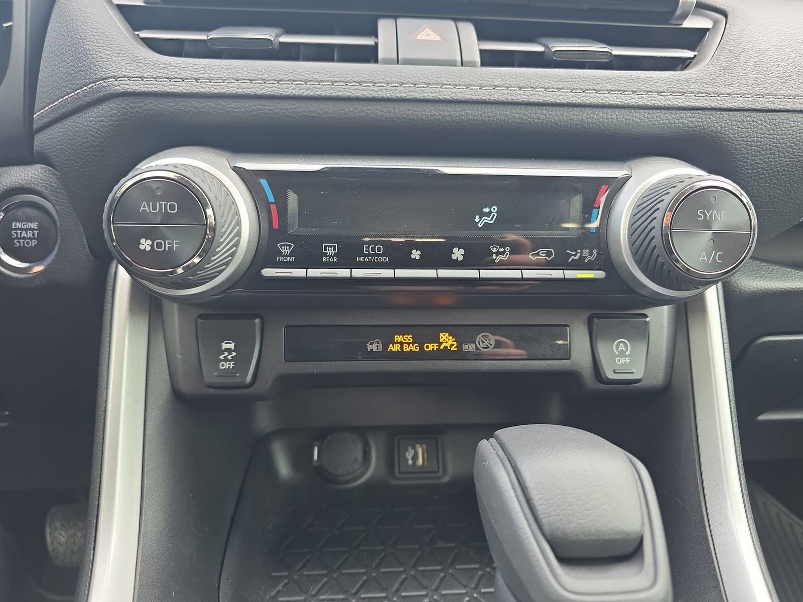 Used 2024 Toyota RAV4 XLE w/ Convenience Package image 24