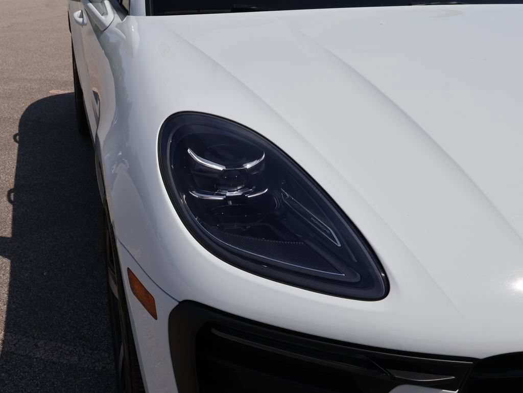 Certified 2024 Porsche Macan w/ Premium Plus Package AWD/4WD image 14