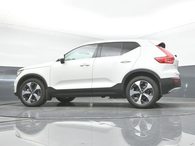 Used 2023 Volvo XC40 B4 Plus w/ Protection Package Premier image 39