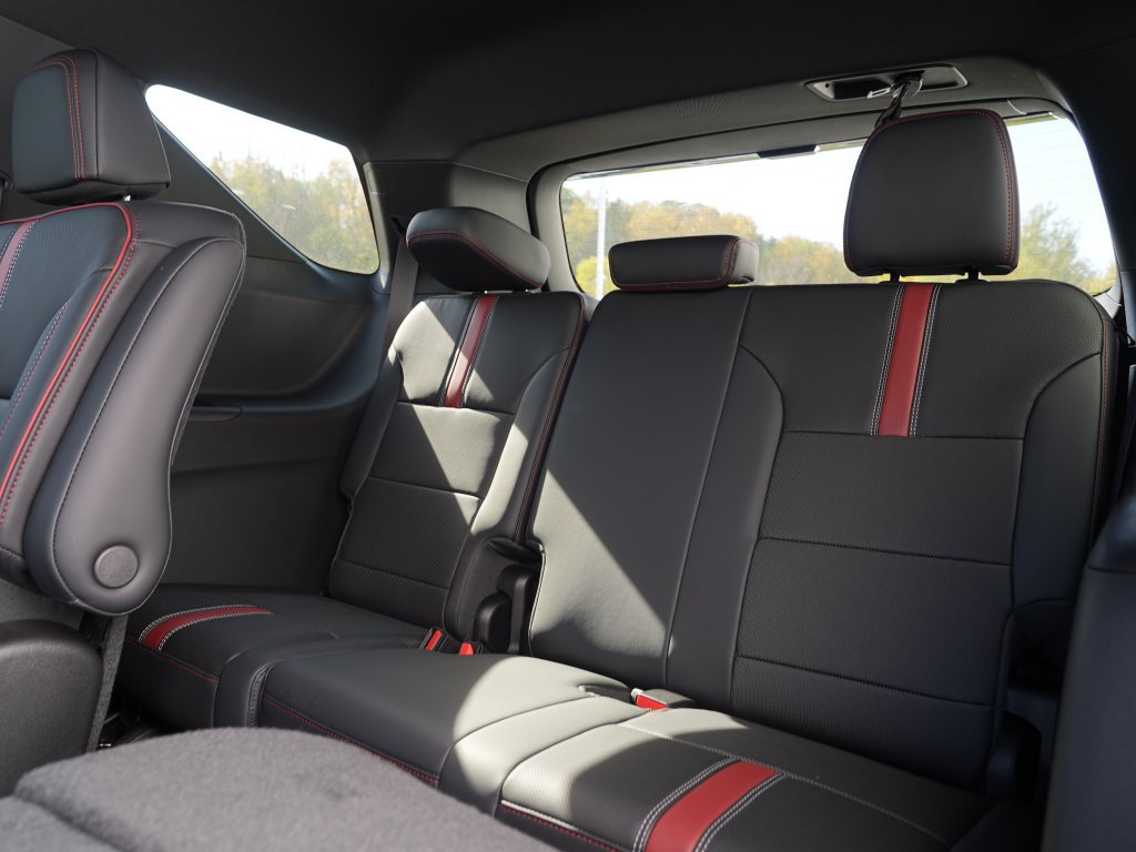 New 2027 Chevrolet Traverse RS w/ LPO, Floor Liner Package AWD/4WD image 18