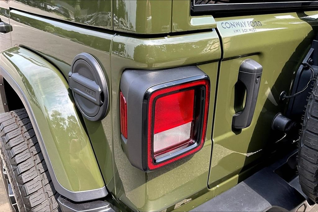 Used 2022 Jeep Wrangler Unlimited Sahara AWD/4WD image 25