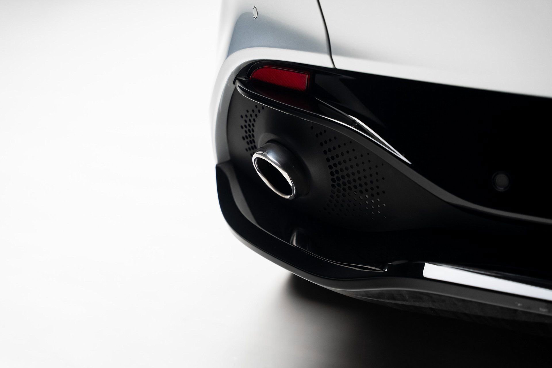 Used 2022 Aston Martin DBX image 30