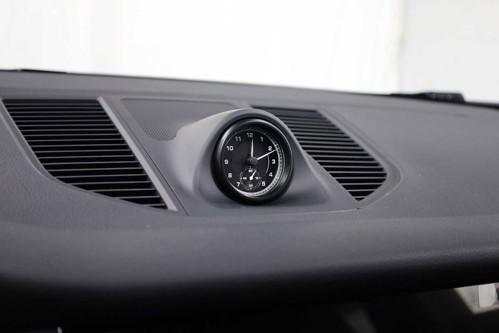 New 2026 Porsche Macan image 18