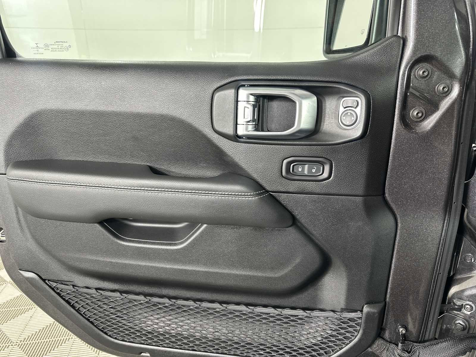 Used 2020 Jeep Wrangler Unlimited Sahara image 48