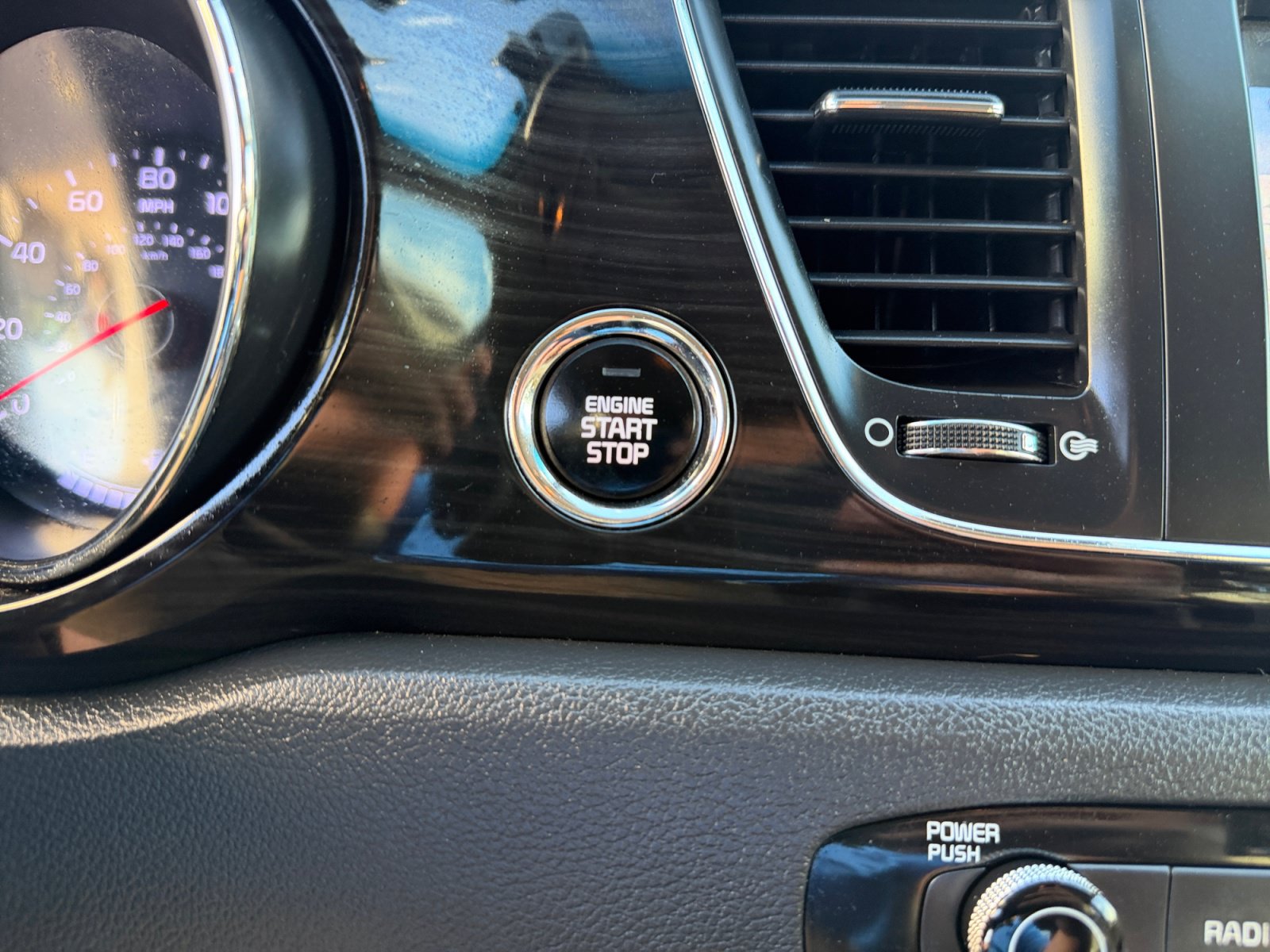 Used 2019 Kia Sedona SX FWD image 21