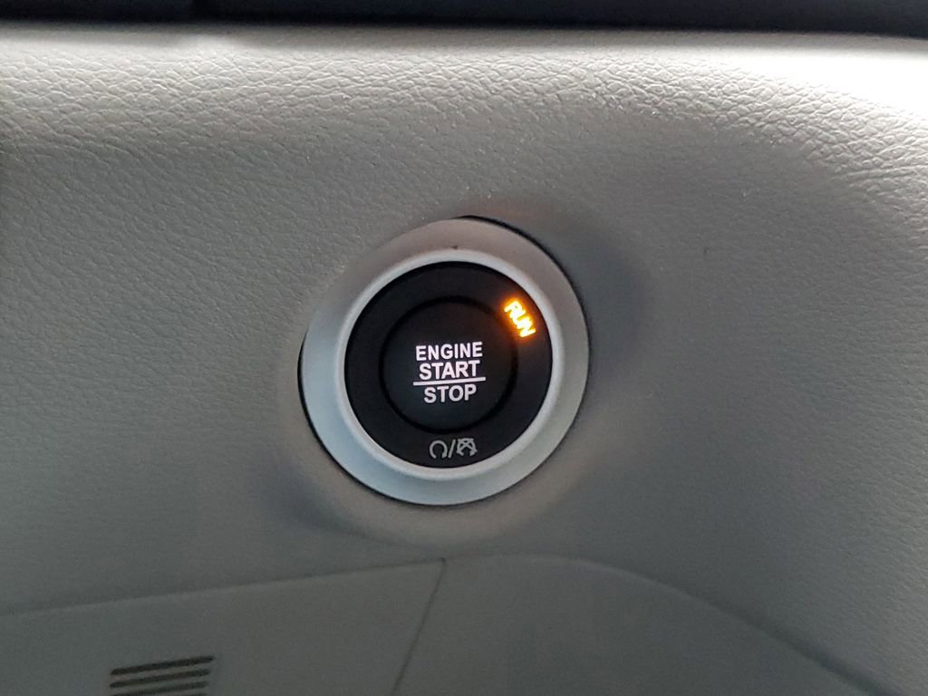 Used 2024 Chrysler Pacifica Touring-L FWD image 20
