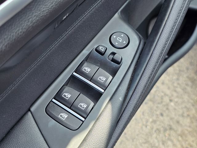 Used 2020 BMW 530e w/ Premium Package image 21