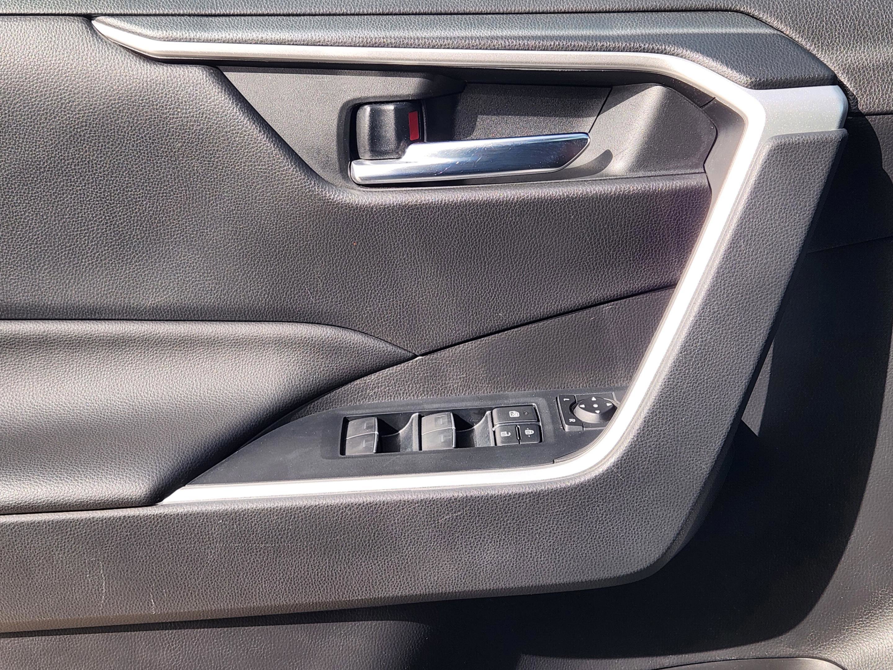 Used 2022 Toyota RAV4 XLE AWD/4WD image 24