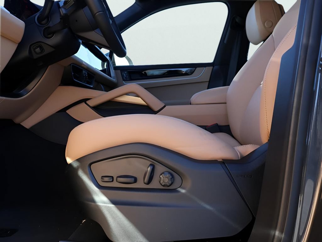 New 2026 Porsche Cayenne GTS AWD/4WD image 36