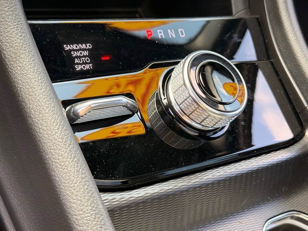 Used 2025 Jeep Grand Cherokee Limited w/ Black Appearance Package image 24