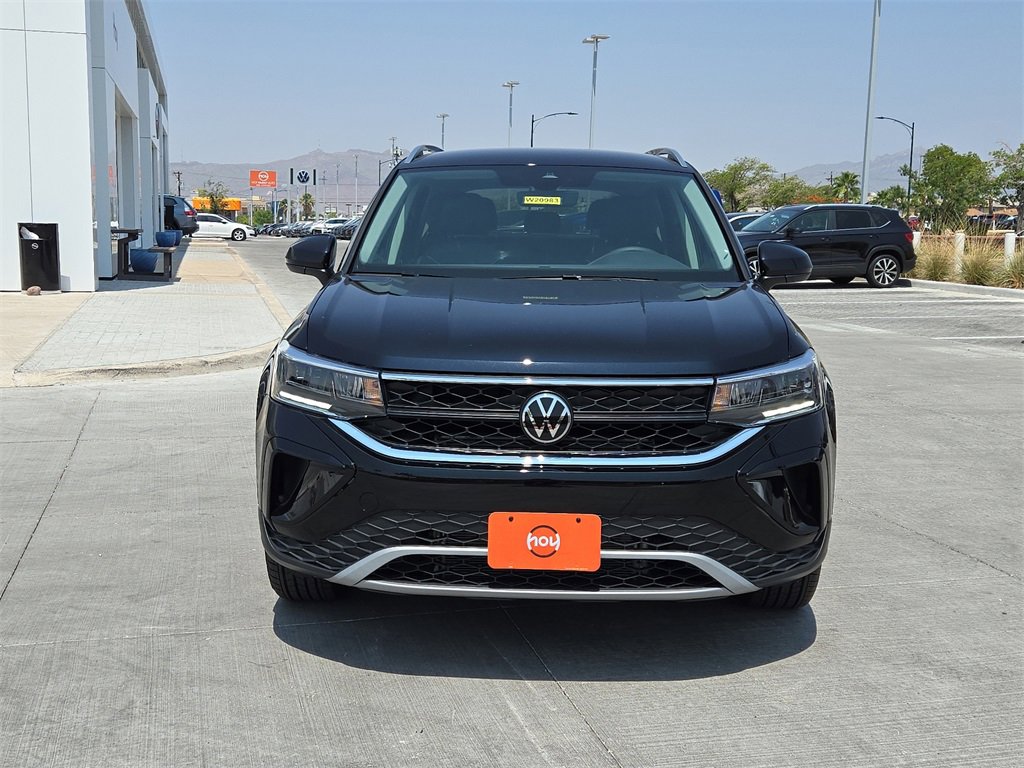 Used 2024 Volkswagen Taos SE image 3