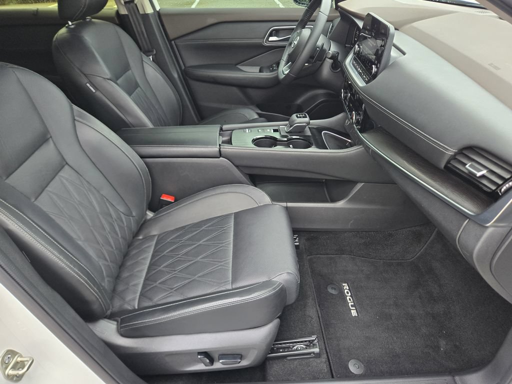 Used 2023 Nissan Rogue Platinum FWD image 17