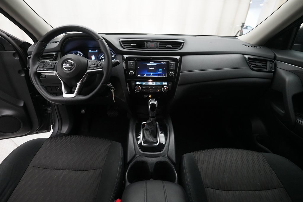 Used 2020 Nissan Rogue SV image 5