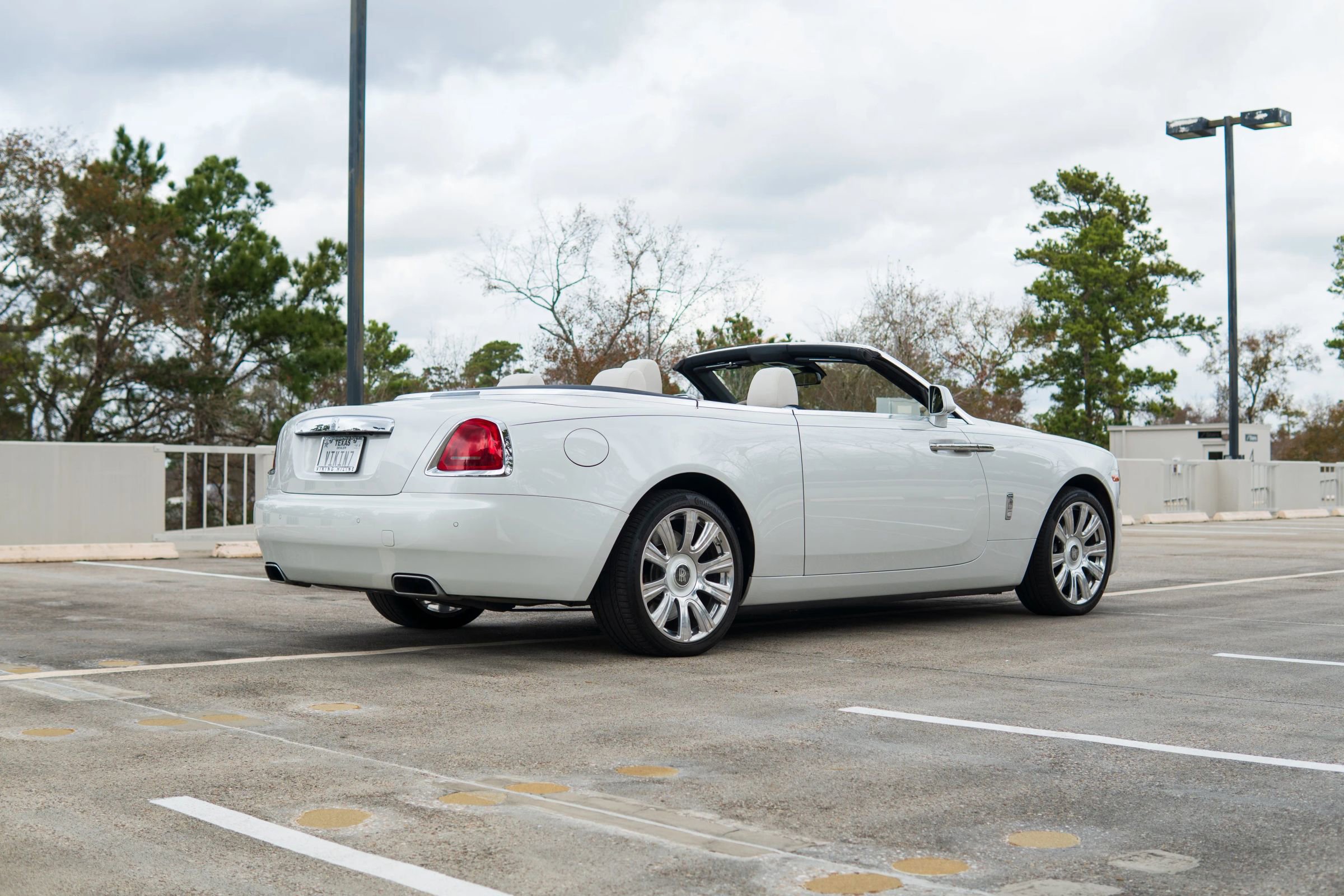 Used 2017 Rolls-Royce Dawn RWD image 25