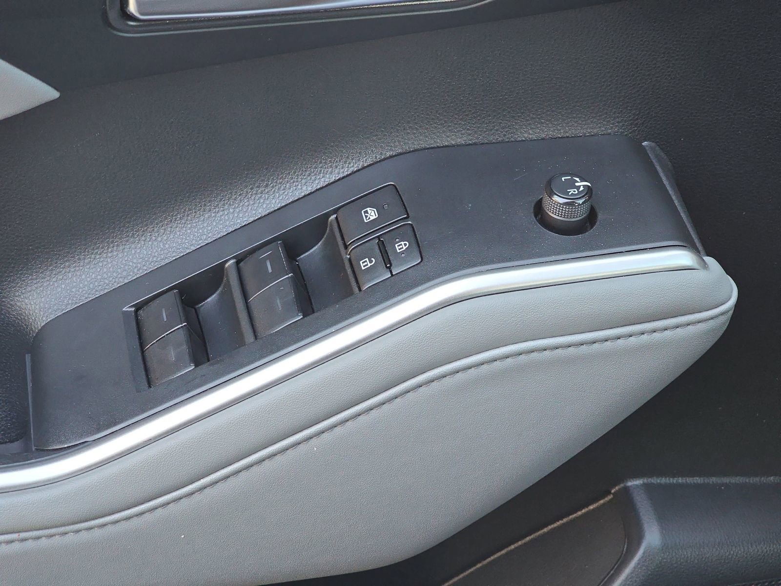 Used 2023 Toyota Highlander XLE image 37