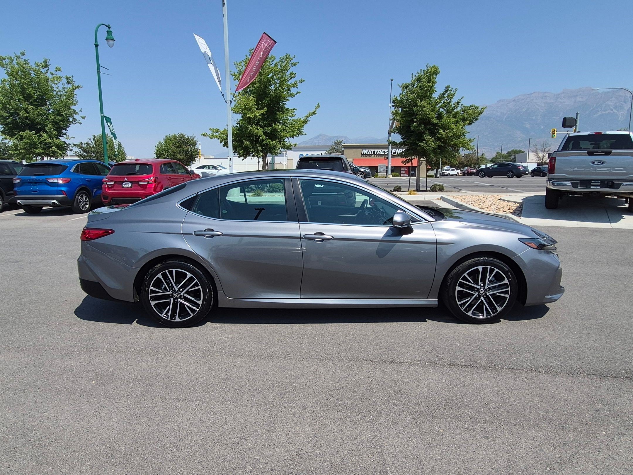 Used 2025 Toyota Camry XLE FWD image 2