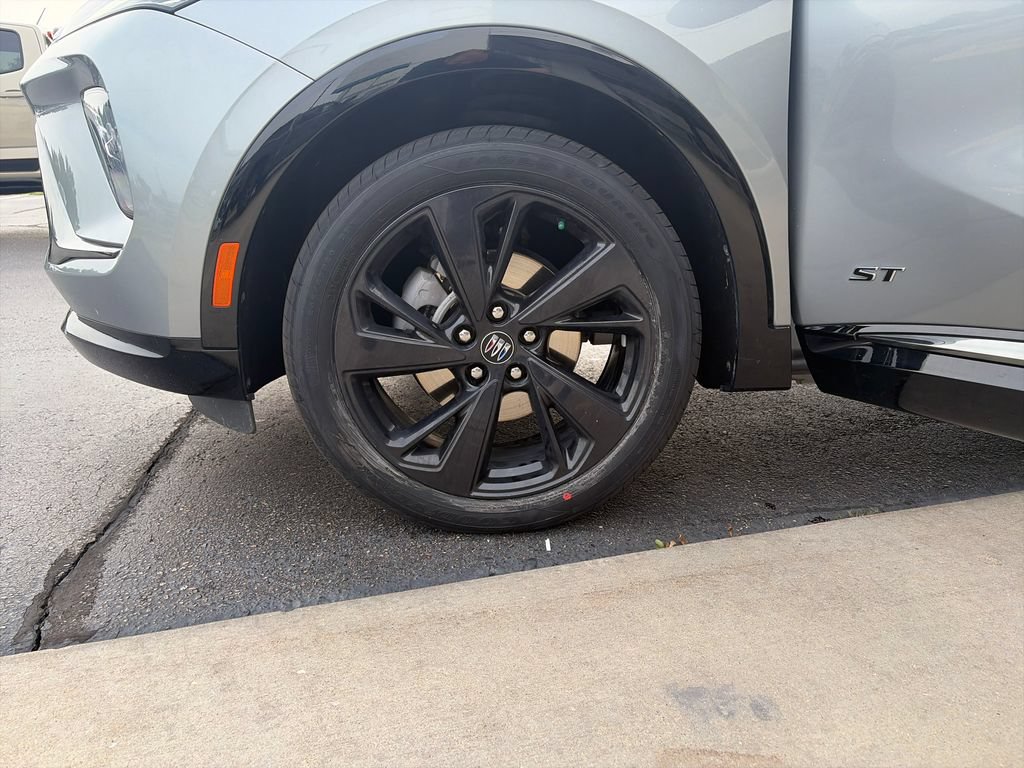 Certified 2025 Buick Envision Sport Touring AWD/4WD image 34