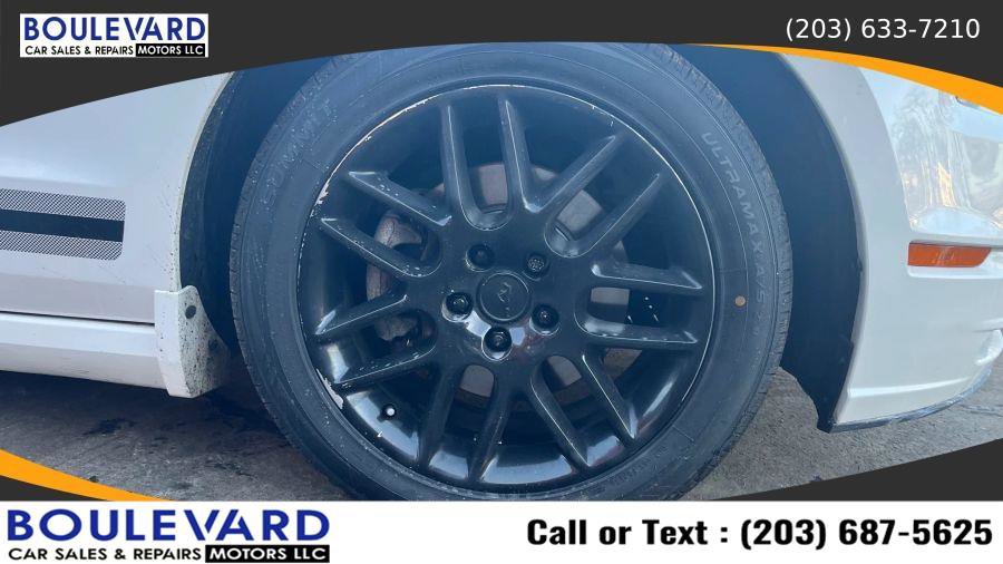 Used 2013 Ford Mustang Premium image 24