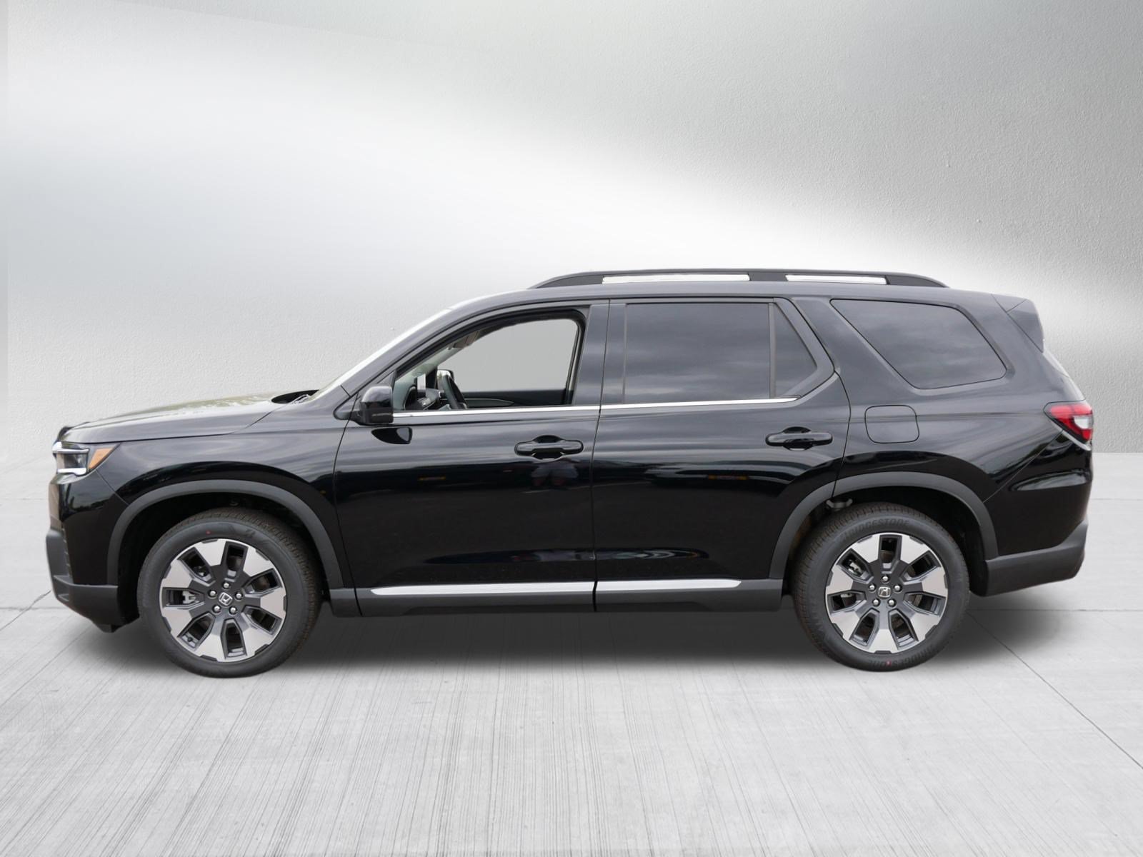 Certified 2026 Honda Pilot Touring image 4