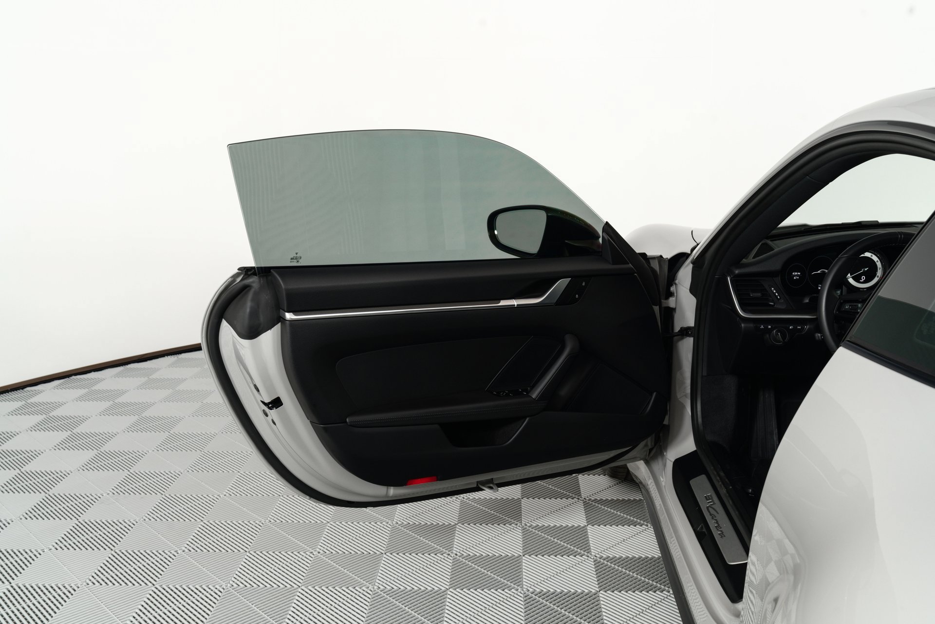 Used 2024 Porsche 911 Carrera image 9