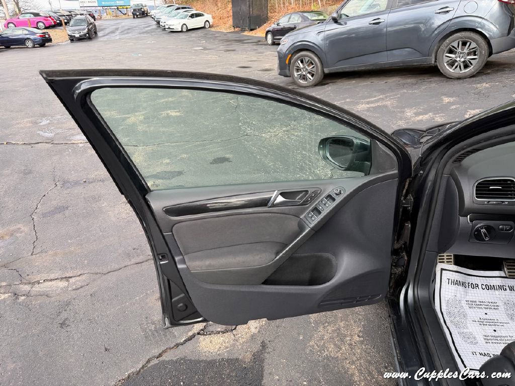 Used 2012 Volkswagen Golf 4-Door image 6