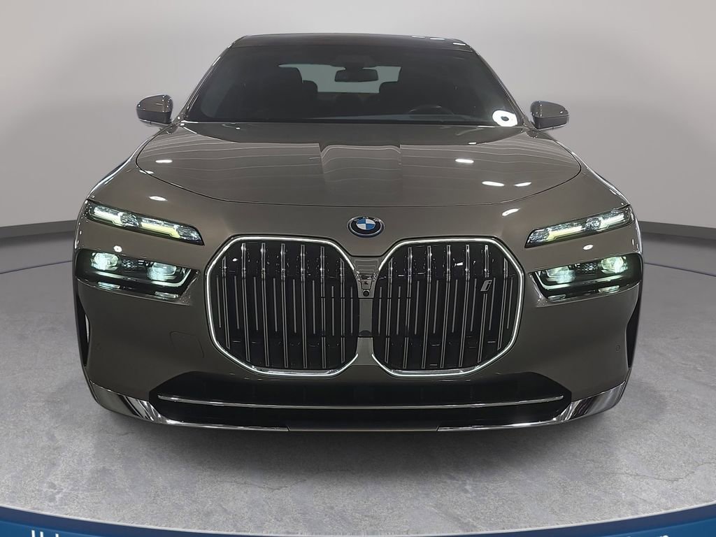 Certified 2023 BMW i7 xDrive60 w/ Executive Package 2 AWD/4WD image 2