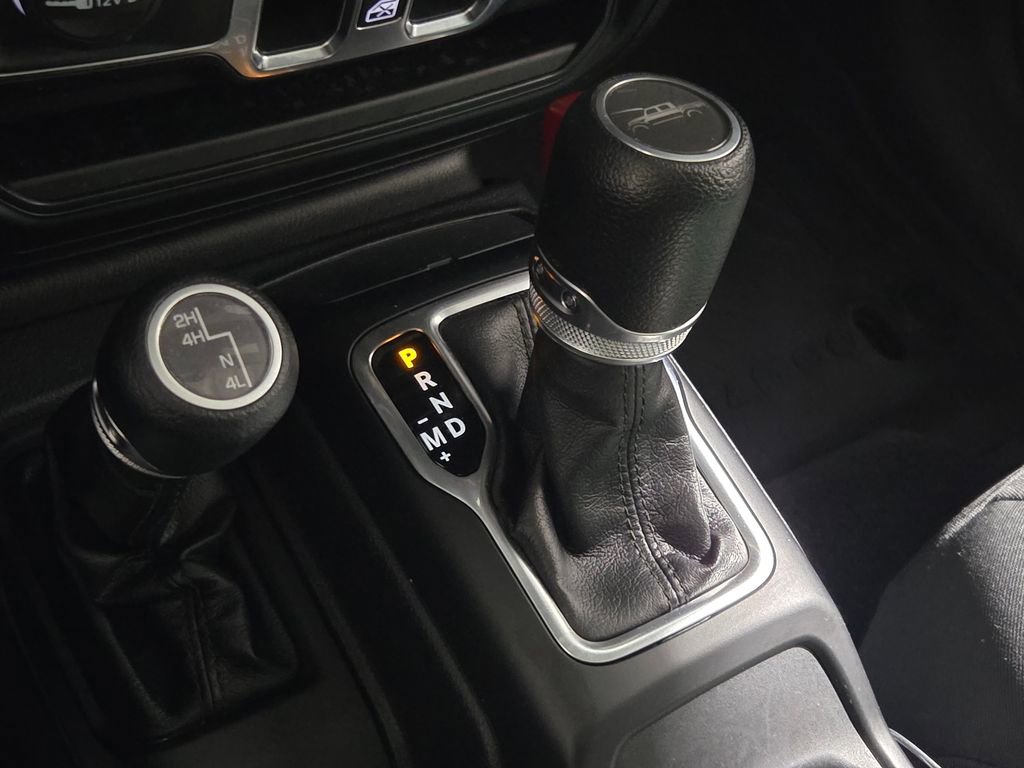 Used 2023 Jeep Gladiator Willys image 9