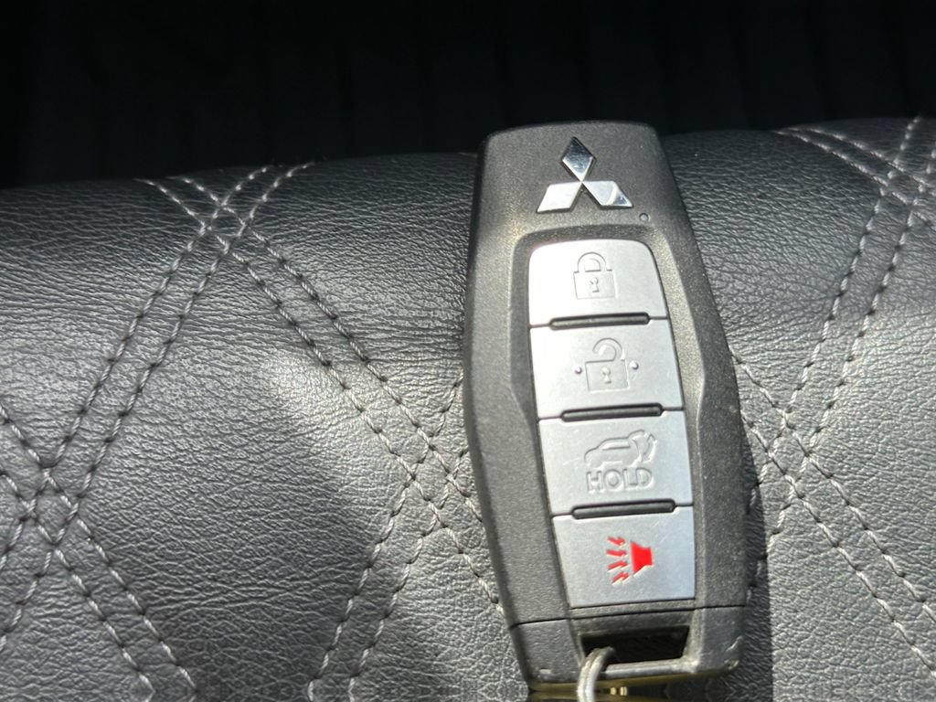 Used 2022 Mitsubishi Outlander SEL AWD/4WD image 32