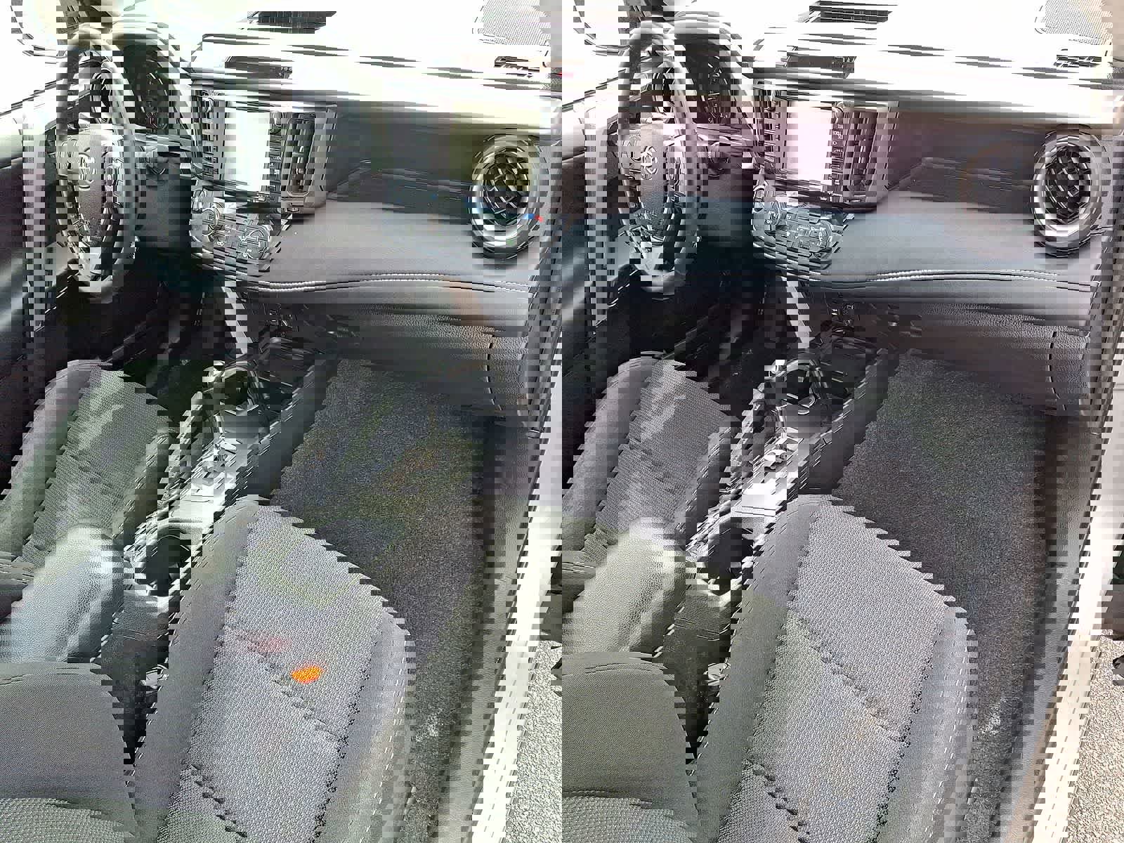 Used 2018 Toyota RAV4 XLE AWD/4WD image 34