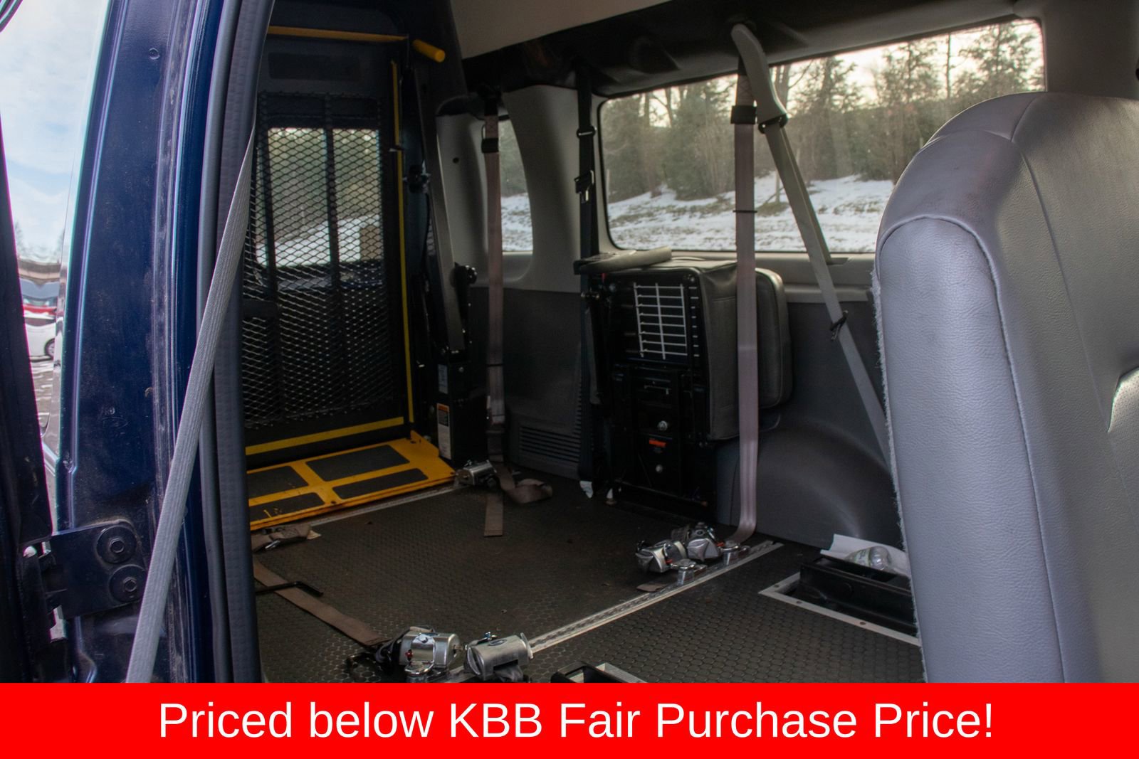 Used 2013 Ford E-350 and Econoline 350 XL w/ PWR Windows & Locks Group image 16