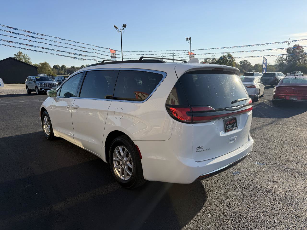 Used 2022 Chrysler Pacifica Touring-L FWD image 7
