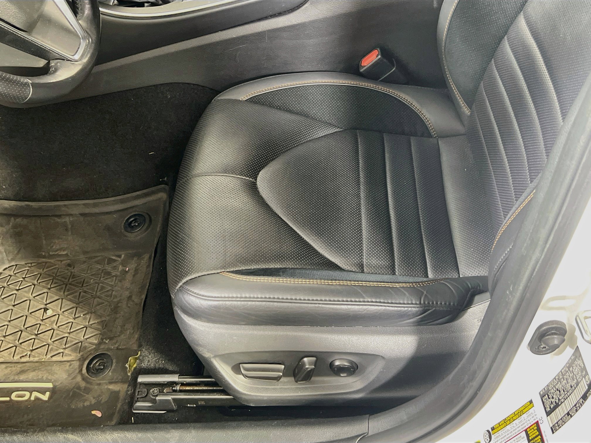 Used 2019 Toyota Avalon Touring w/ All Weather Liner Package FWD image 19