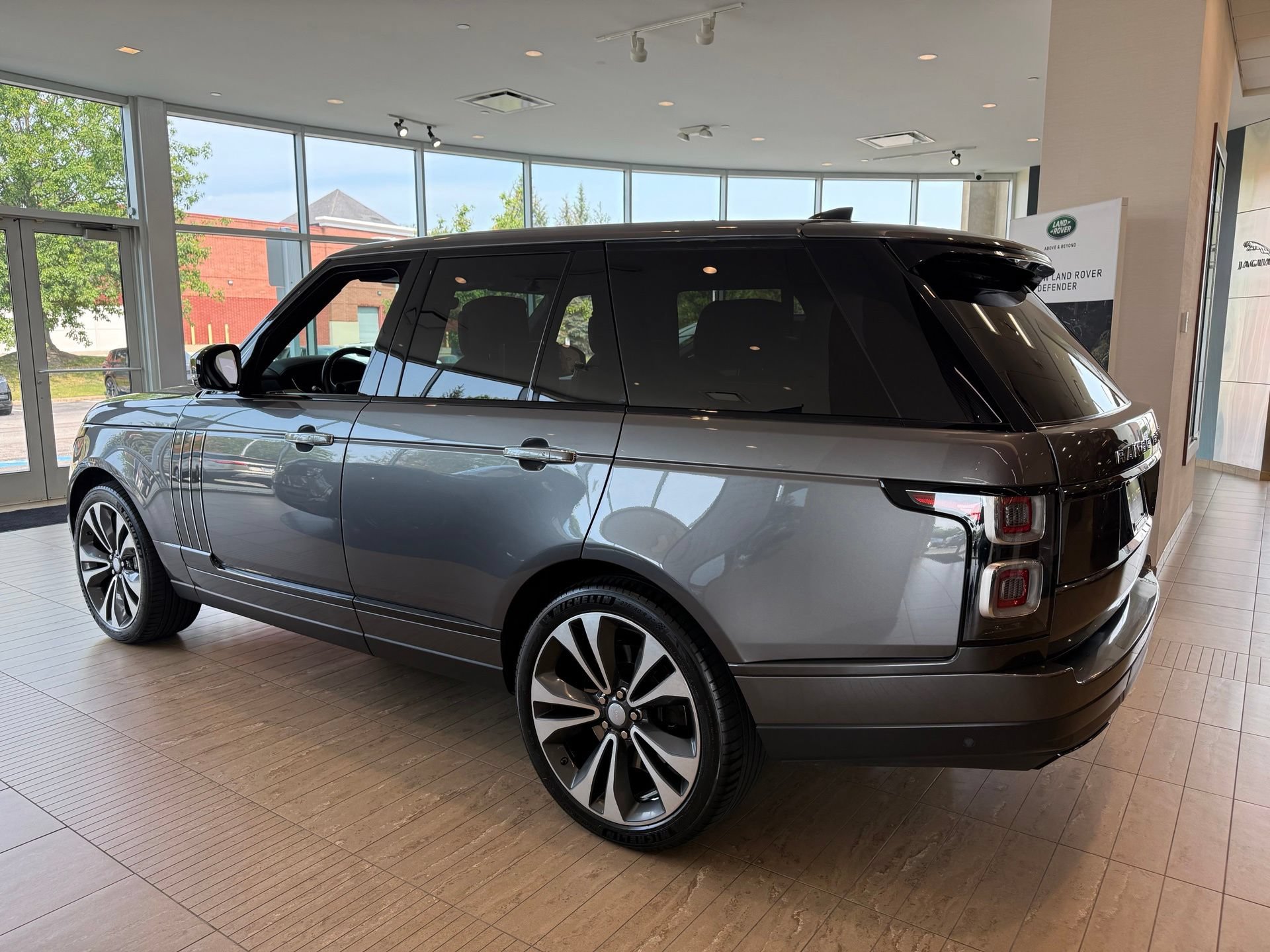 Used 2018 Land Rover Range Rover SV Autobiography Dynamic AWD/4WD image 6