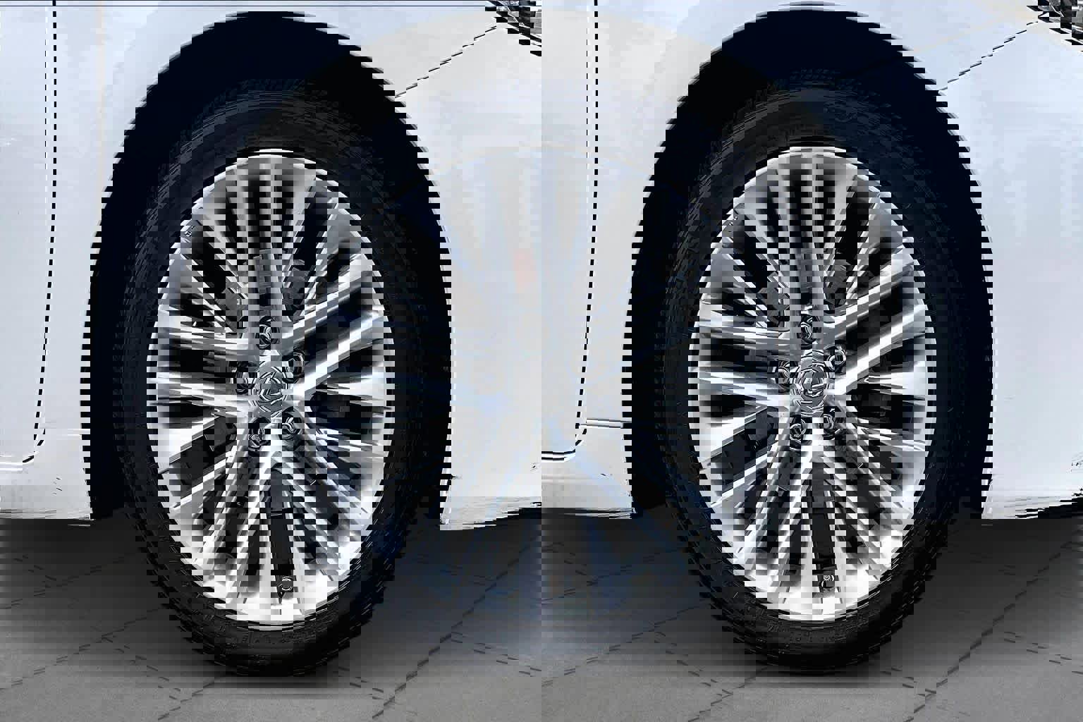 Used 2016 Lexus ES 350 w/ Navigation System Package image 10