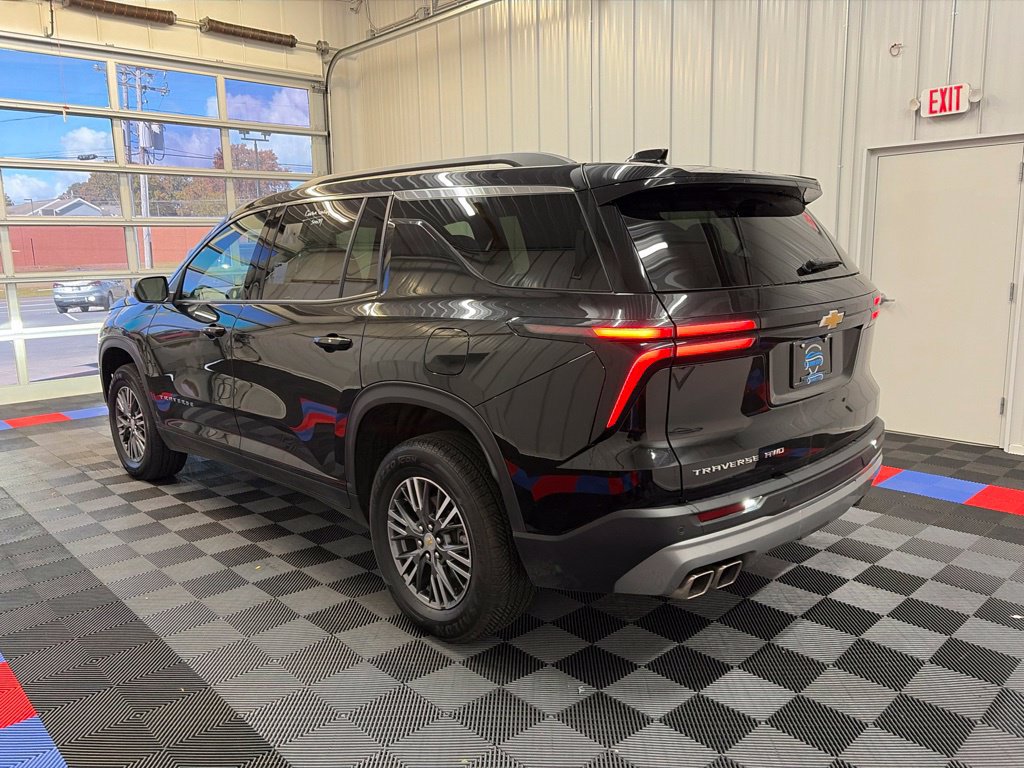 Used 2025 Chevrolet Traverse LT AWD/4WD image 6