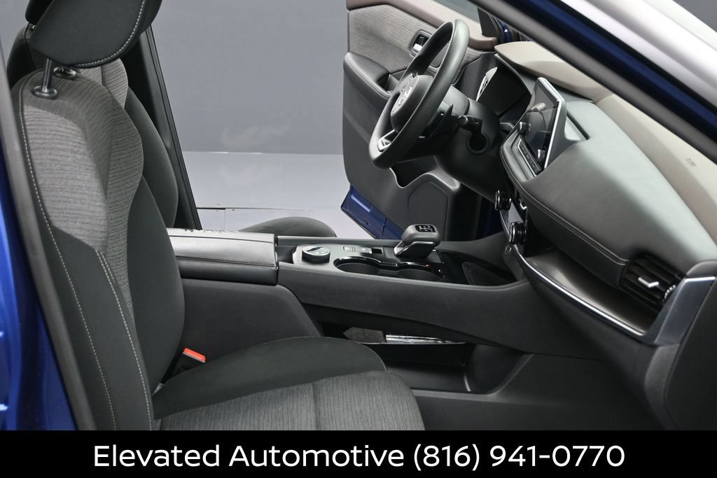 Used 2021 Nissan Rogue SV AWD/4WD image 16