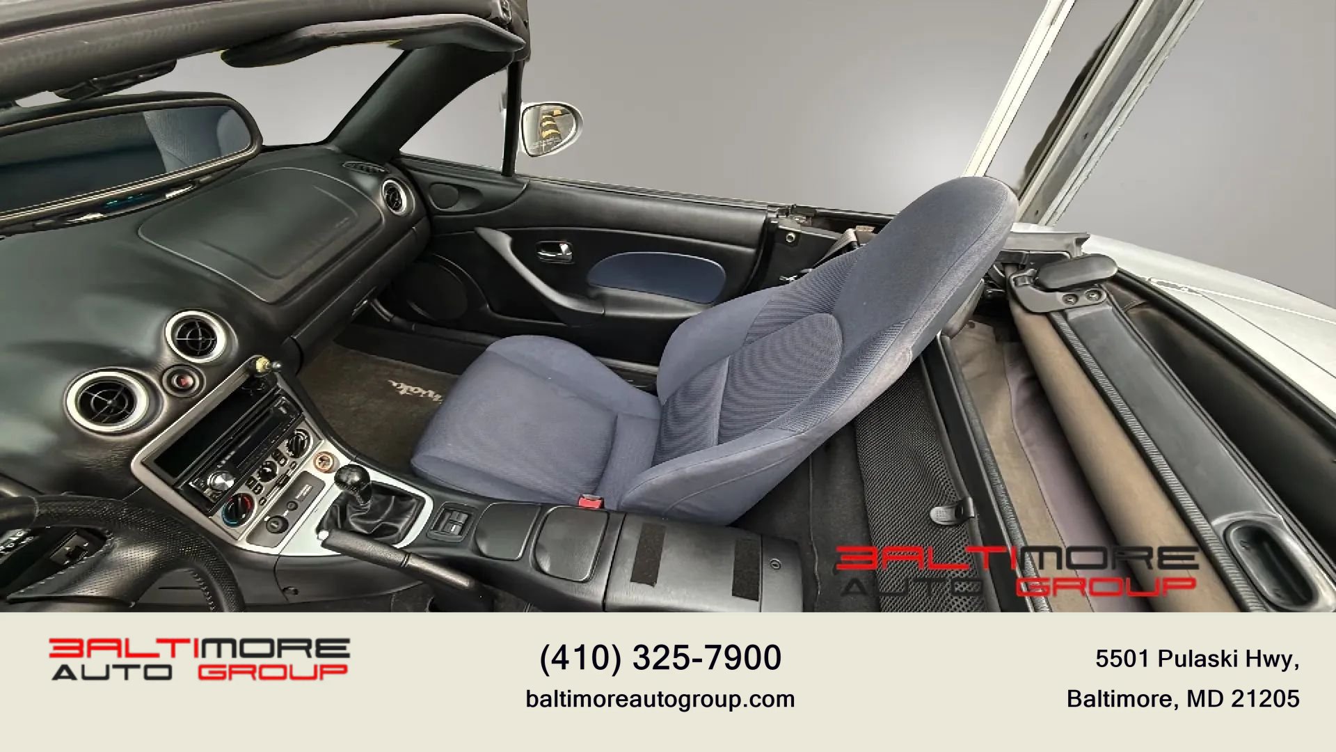 Used 2004 MAZDA MX-5 Miata w/ Cloth Azure Blue Pkg RWD image 24