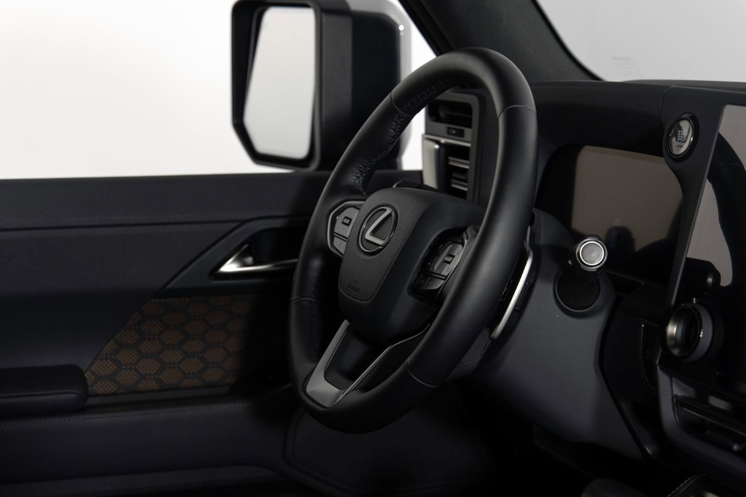 Used 2024 Lexus GX 550 w/ Accessory Package (2T) image 27