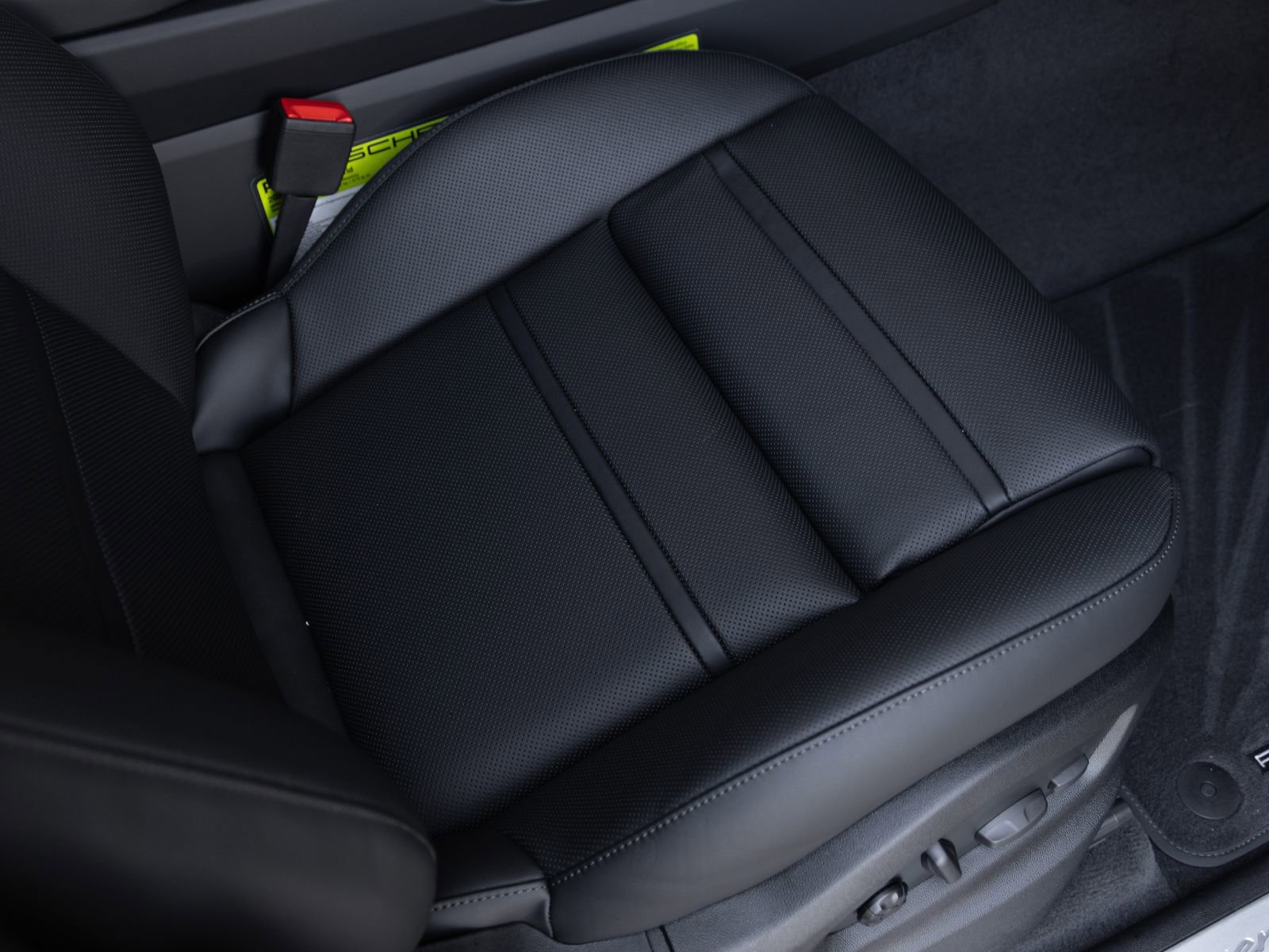 Certified 2025 Porsche Cayenne E-Hybrid AWD/4WD image 38