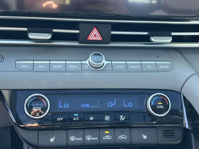 Certified 2025 Hyundai Elantra SEL image 30