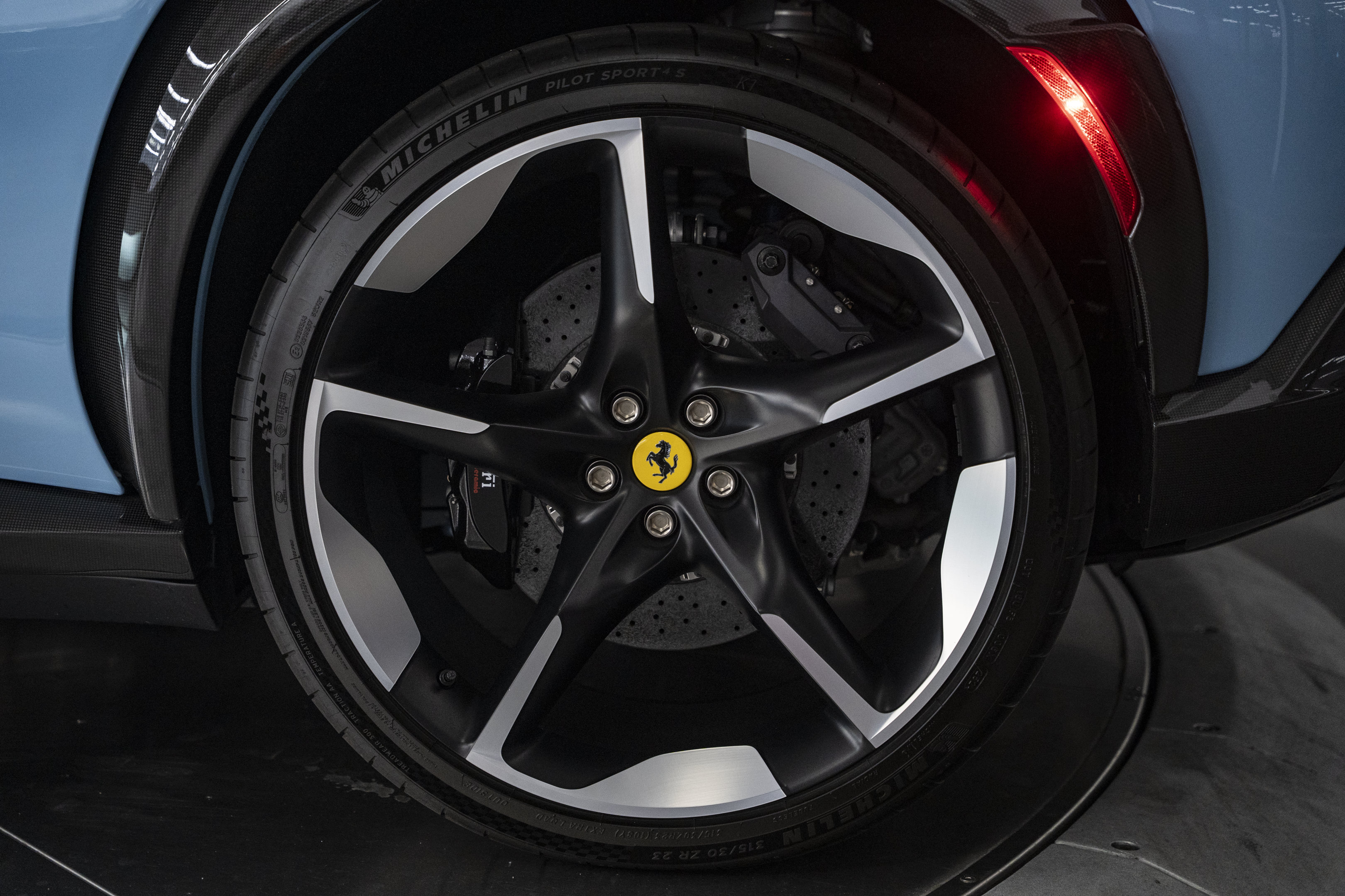 Used 2025 Ferrari Purosangue AWD/4WD image 20