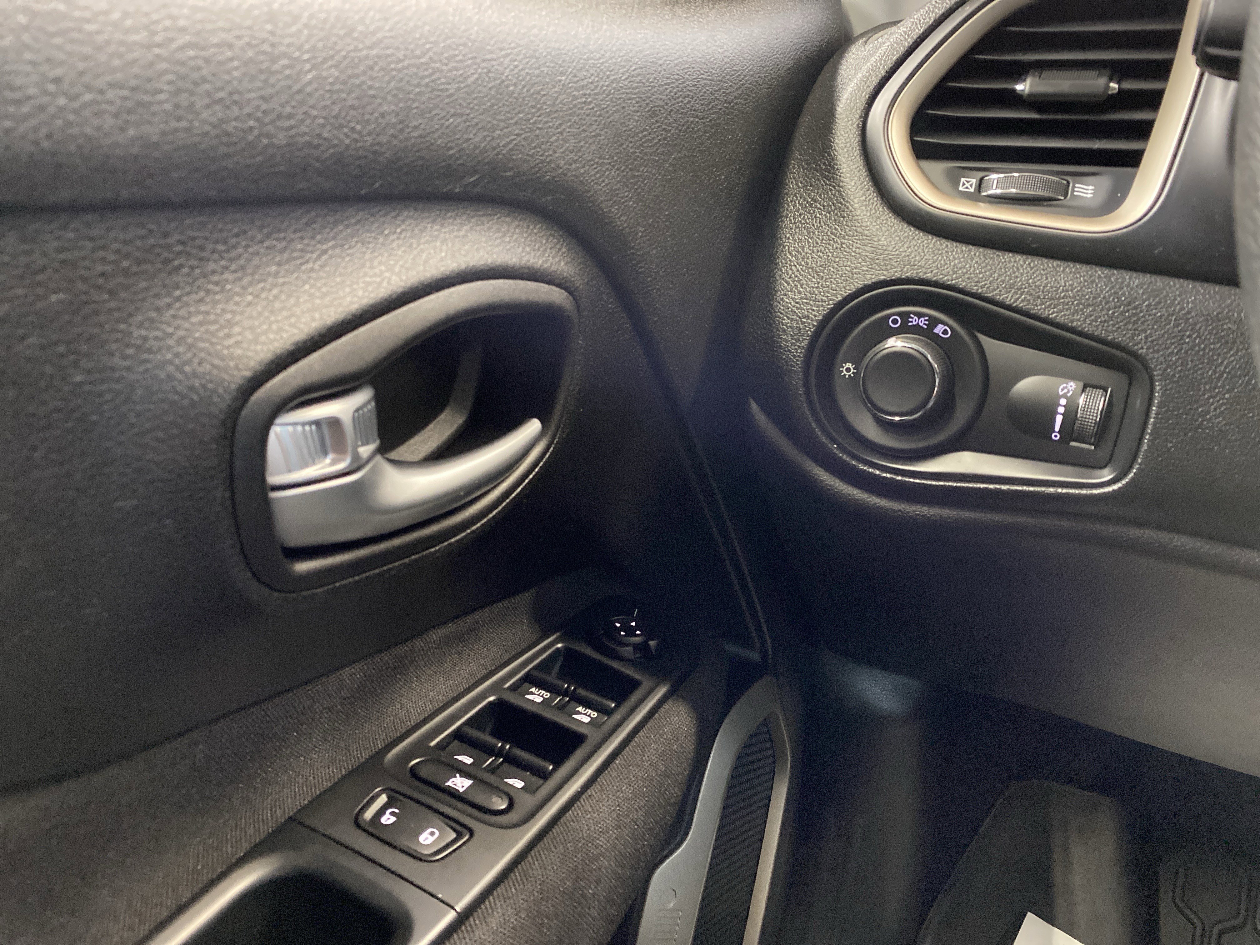 Certified 2017 Jeep Renegade Sport w/ Power & Air Group image 22