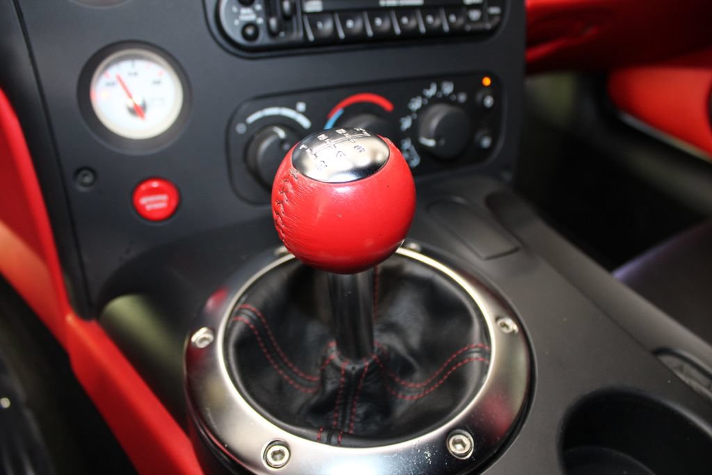 Used 2004 Dodge Viper SRT-10 RWD image 30