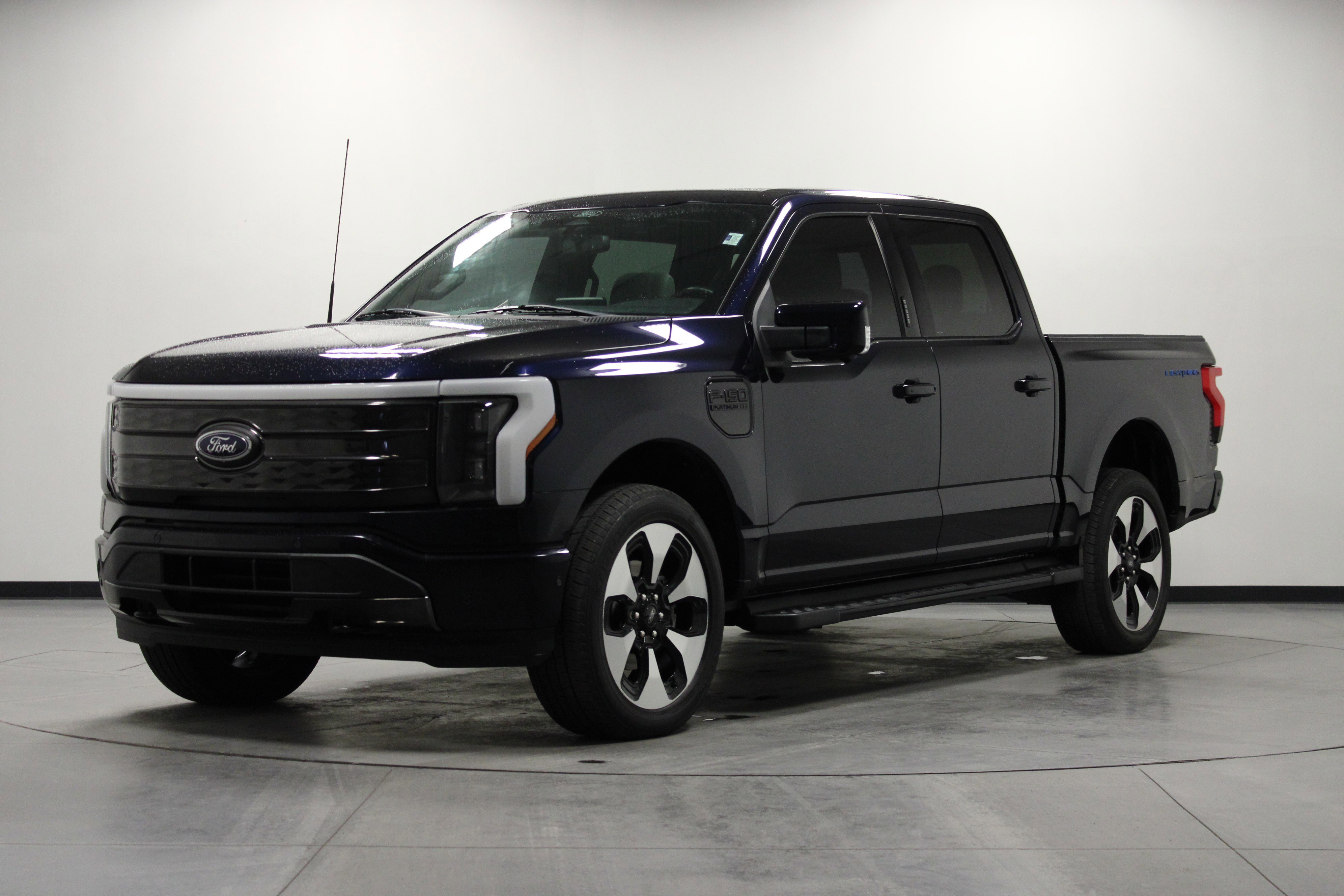 Used 2022 Ford F150 Lightning Platinum image 8