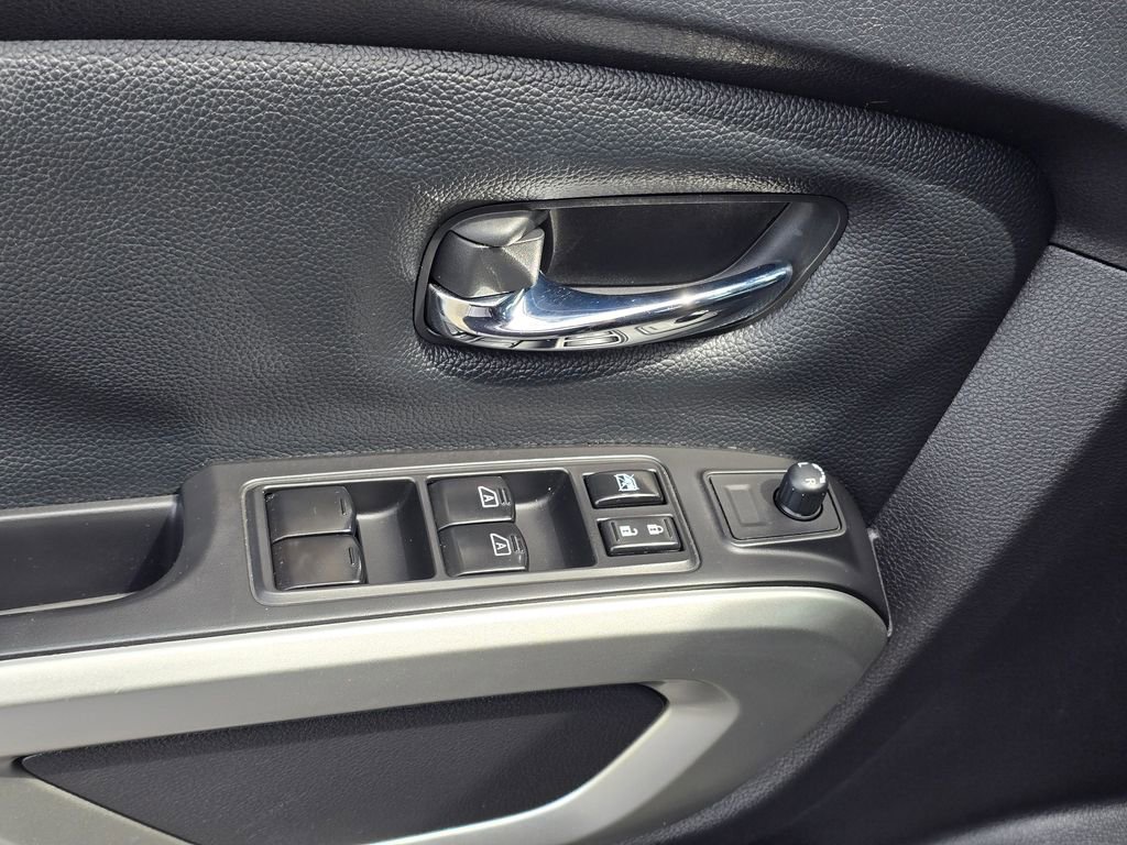 Used 2021 Nissan Titan SV w/ SV Convenience Package image 24